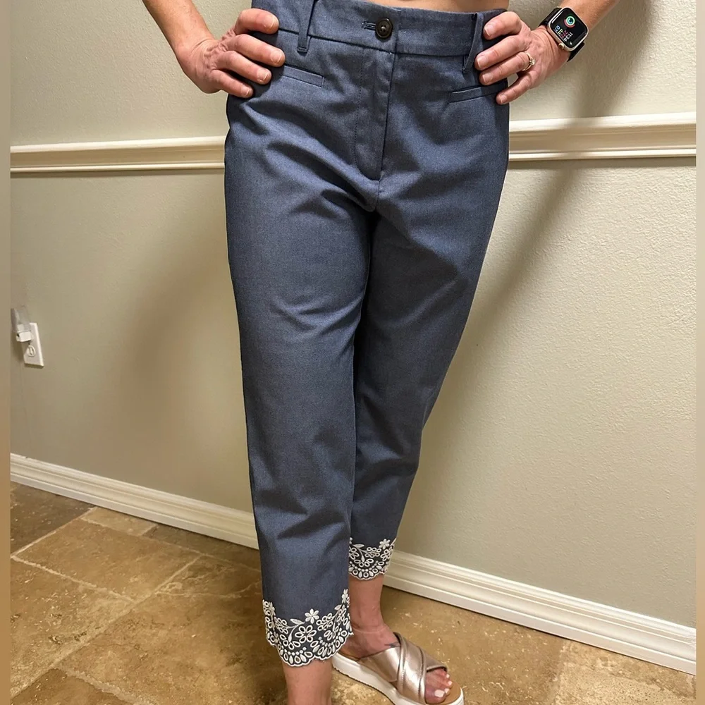 Ann Taylor High Rise Cropped Pant in Stretch Cotton with Eyelet trim Size 2P - Picture 3 of 10